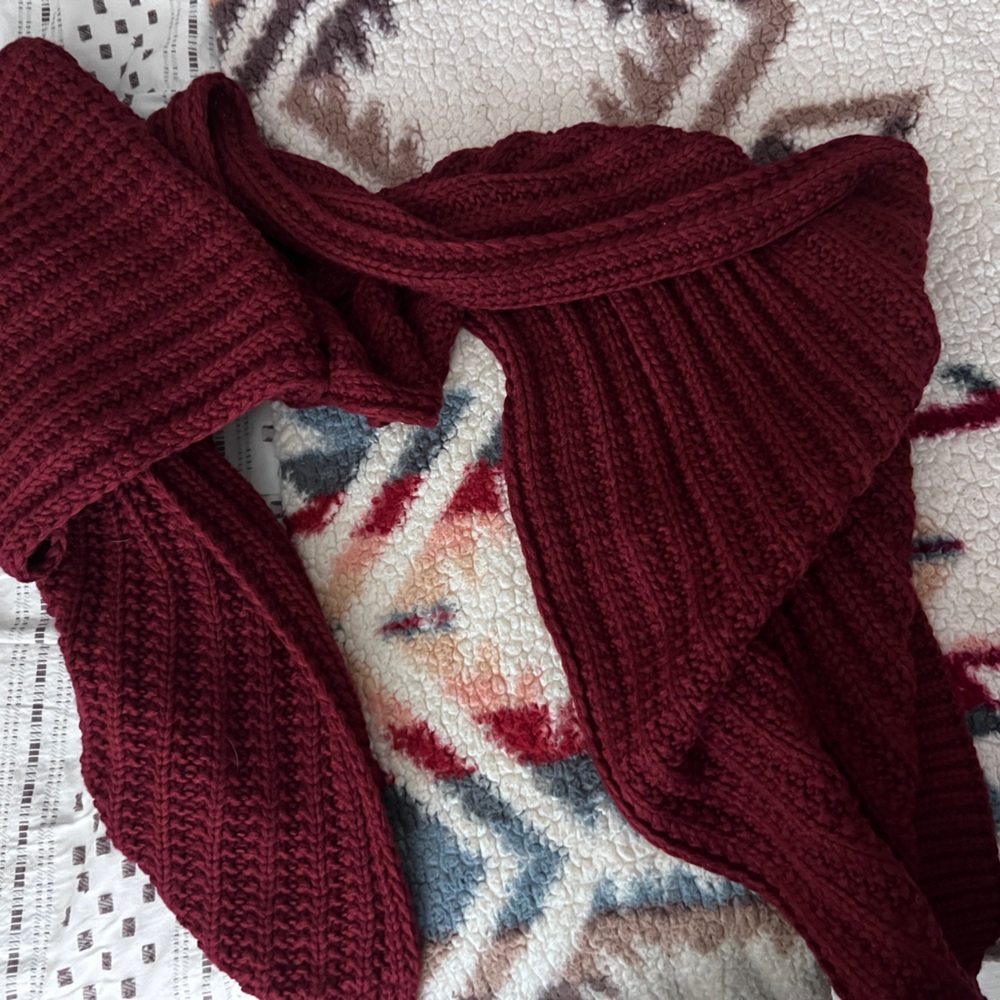 Women's Burgundy Scarf